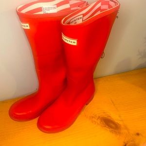 Hunter Rain Boots. Woman’s rounded toe wide calf